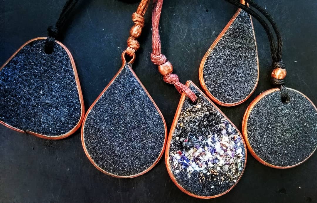 Pirinç çerçeve manyetik siyah kumtaşı